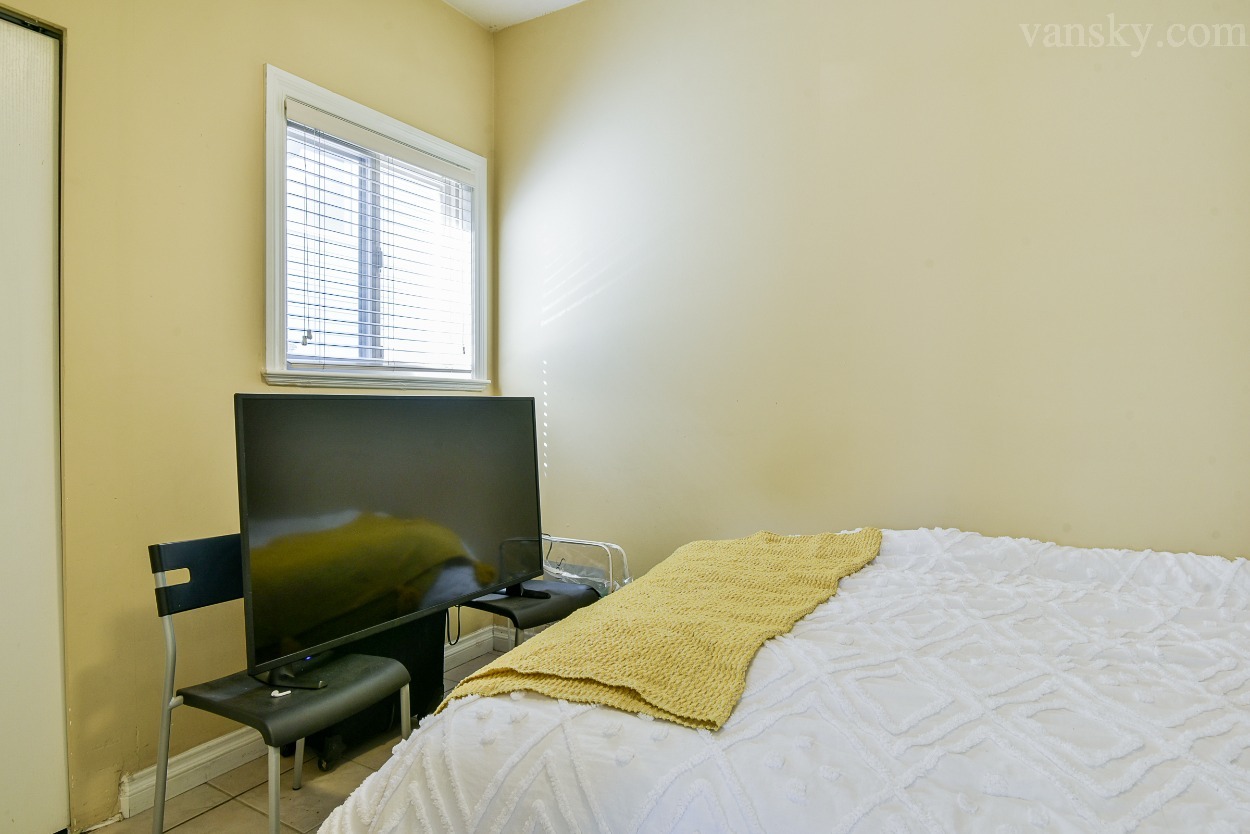 210916190040_bedroom 2.jpg